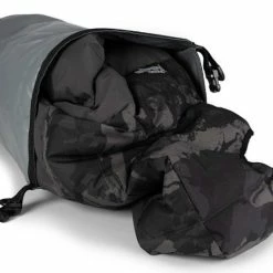 Fox Rage - HD Dry Bag -Predator shop nlu107 rage voyager dry bag 45l in use